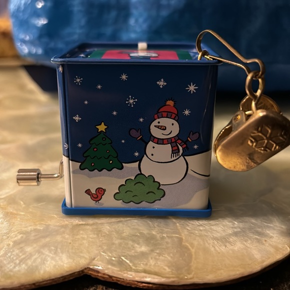 Hallmark Keepsake Ornament Pop! Goes the Snowman. 2003, 1st in the Pop! Series - Picture 4 of 7